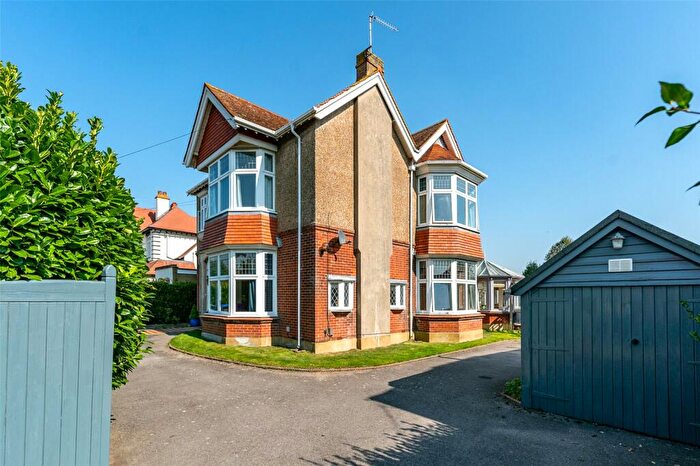 4 Bedroom Detached House For Sale In Cissbury Road, Worthing, West Sussex, BN14