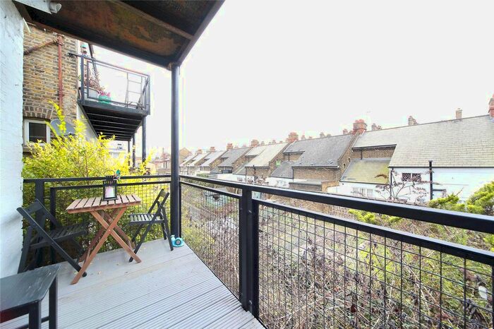 2 Bedroom Flat To Rent In Queenstown Road, Battersea, London SW8