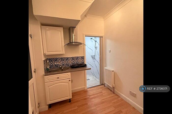Studio To Rent In Kenway, Southend-On-Sea, SS2