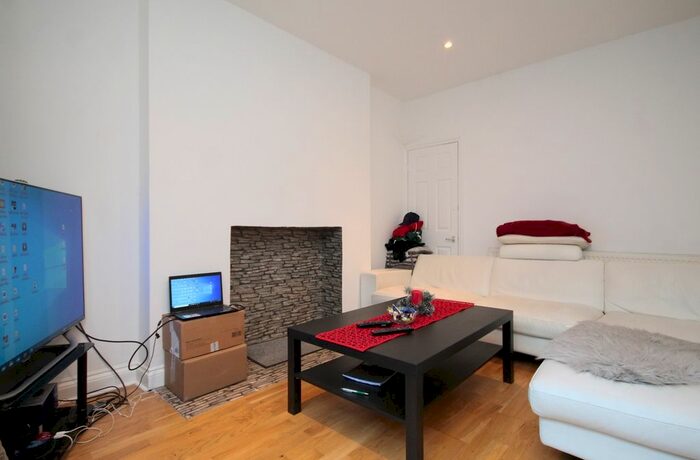 4 Bedroom Terraced House To Rent In Russell Avenue, Wood Green N22