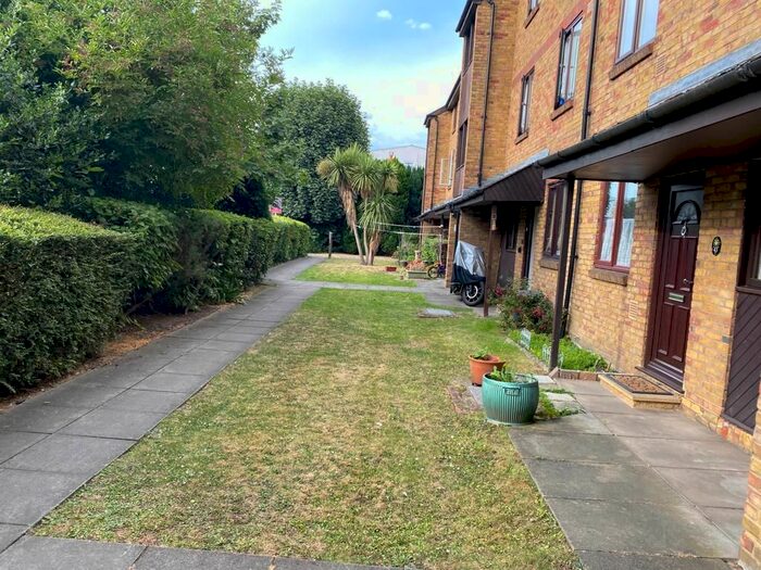 2 Bedroom Flat To Rent In St Stephens Road, Hounslow, TW3