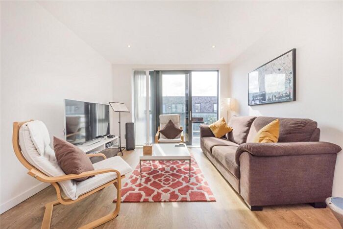 3 Bedroom Flat To Rent In Bioko Court, Bermuda Way, E1