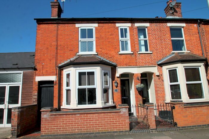 2 Bedroom Semi-Detached House To Rent In York Street, Bedford MK40