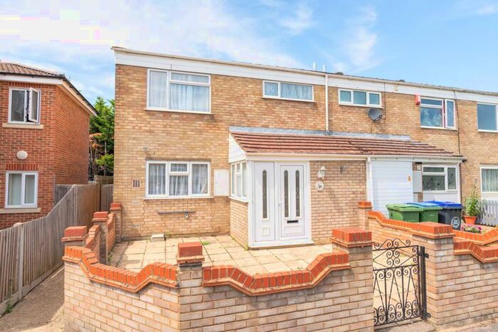 3 Bedroom Terraced House For Sale In Hurtwood Road, Walton-On-Thames, KT12