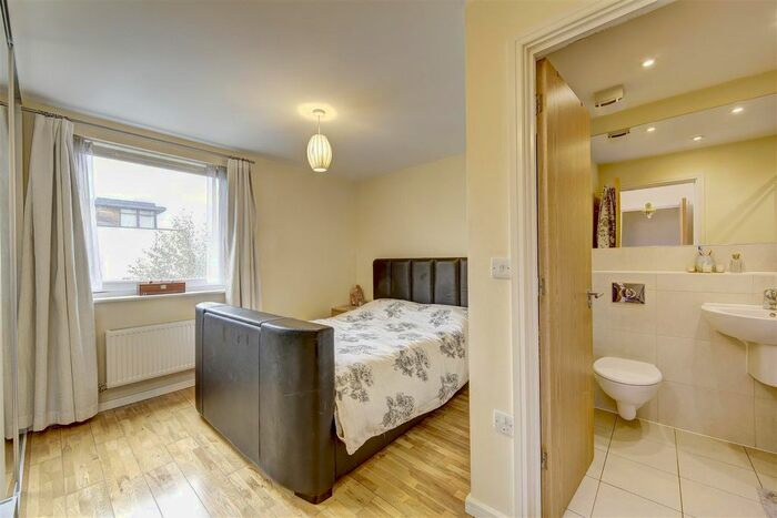 2 Bedroom Flat To Rent In Peacock Close, Mill Hill, NW7