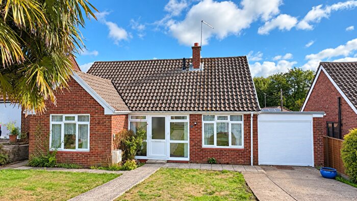 2 Bedroom Detached Bungalow For Sale In Riverside Close, Liss, Hampshire, GU33