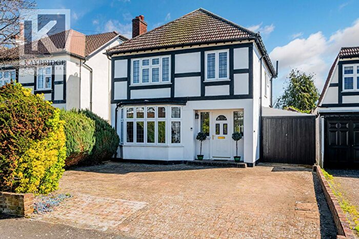 3 Bedroom Detached House For Sale In Waverley Road, Epsom, KT17
