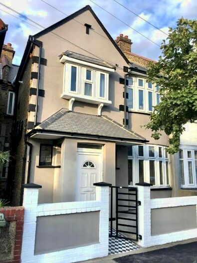 2 Bedroom Flat To Rent In Sudbourne Road, London, SW2