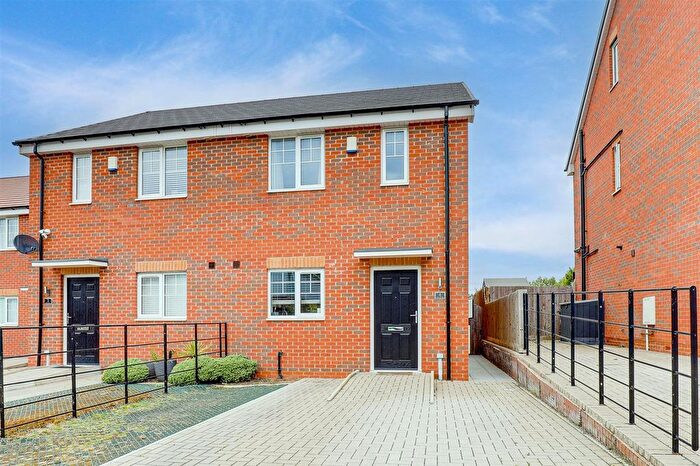 2 Bedroom Semi Detached House For Sale In Hall Close, Nottingham, NG5