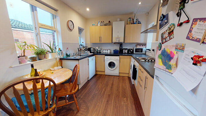 6 Bedroom Semi-Detached House To Rent In St Annes Road, Headingley, Leeds, LS6