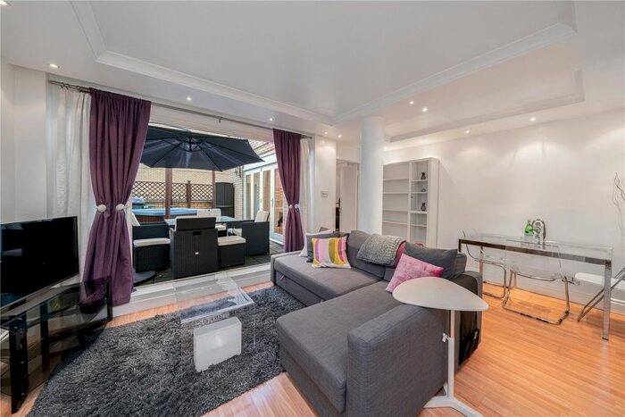 1 Bedroom Flat To Rent In Porchester Square, London, W2