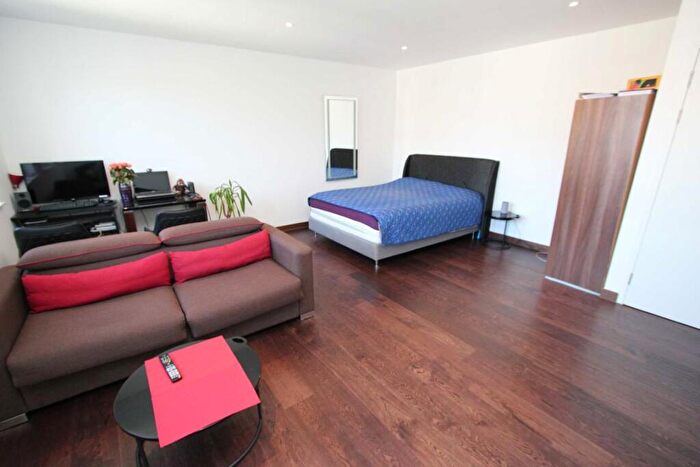 Flat To Rent In Jewel Square, Wapping, E1W