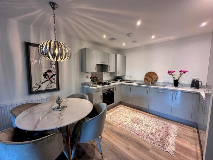 2 Bedroom Flat To Rent In Redland Way, Bricket Wood, St. Albans, AL2