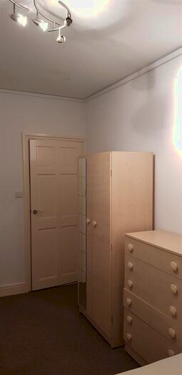 1 Bedroom Flat To Rent In Woodstock Gardens, Ilford, IG3