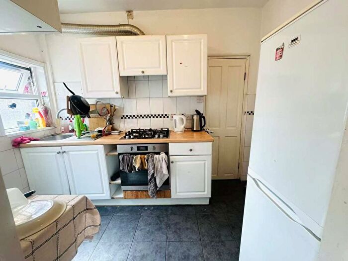 5 Bedroom Flat To Rent In Embleton Road, London, SE13