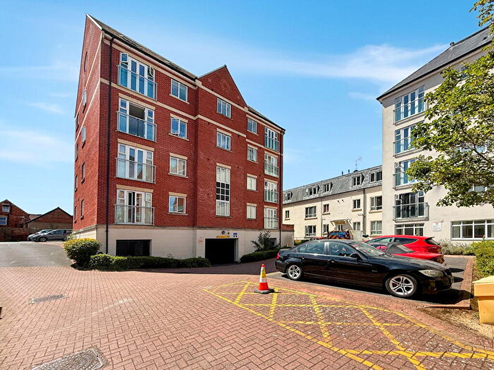 2 Bedroom Flat For Sale In Ushers Court, Trowbridge, BA14
