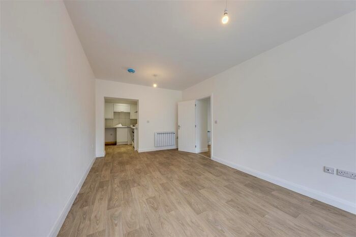 2 Bedroom Flat To Rent In Bury Road, Rawtenstall, Rossendale, BB4