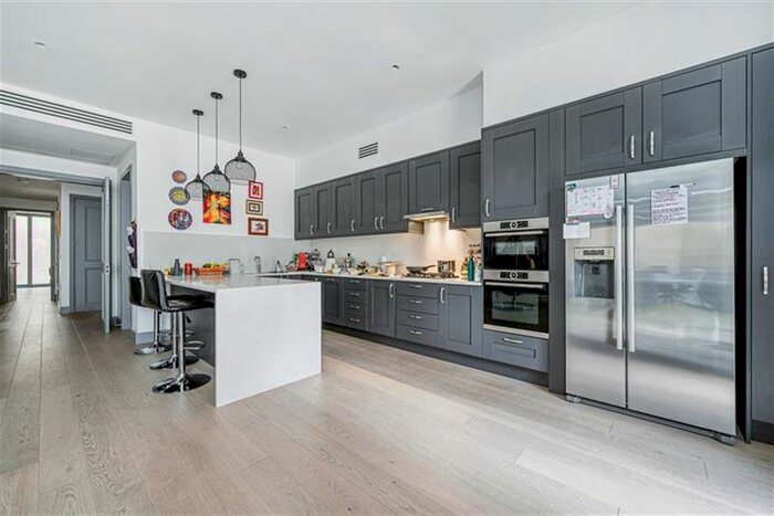 3 Bedroom Flat To Rent In Carlton Road, London, W5