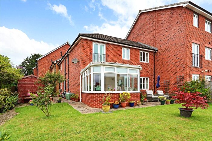 2 Bedroom Flat For Sale In Fox Dene View, Greenside, Ryton, NE40