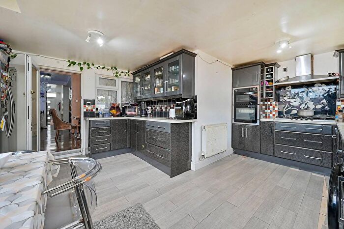4 Bedroom End Terrace House For Sale In Kingsley Road, Hounslow, TW3