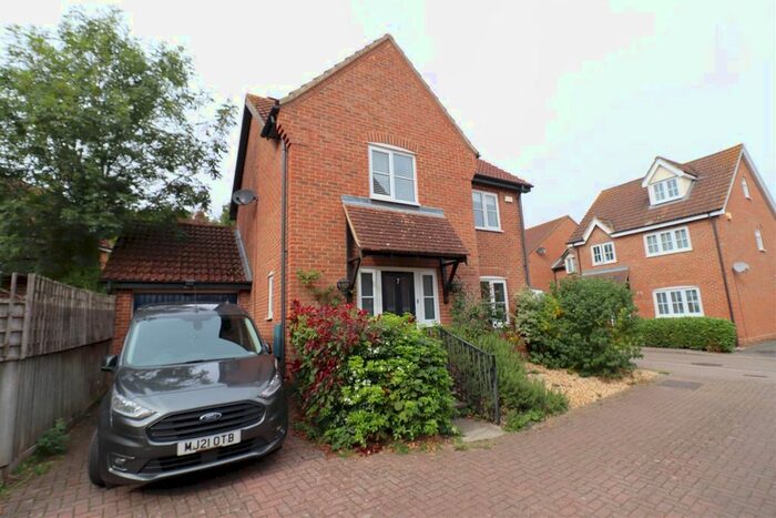3 Bedroom Detached House To Rent In Heywood Lane, Dunmow, CM6