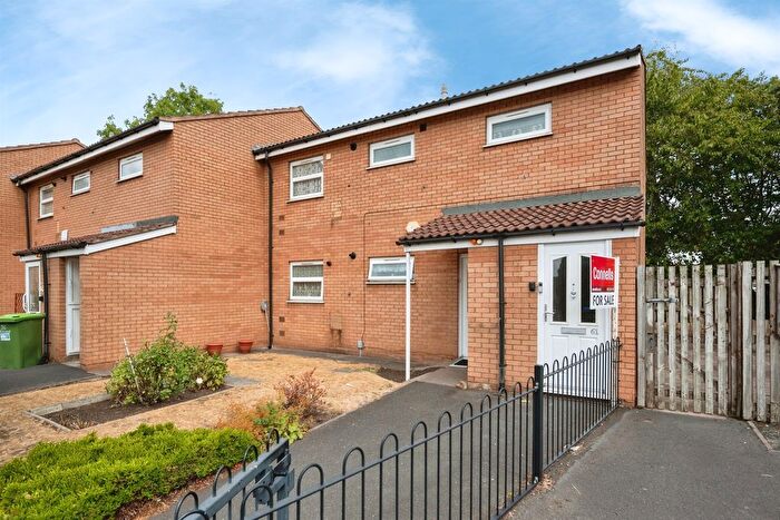 3 Bedroom Maisonette For Sale In Barncroft Street, West Bromwich, B70