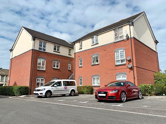 2 Bedroom Flat To Rent In Malmesbury Park Road, Charminster (), P07