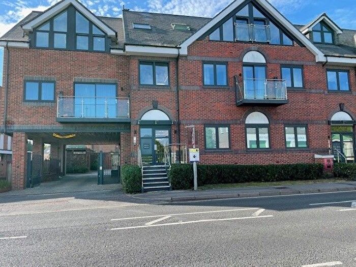 2 Bedroom Flat To Rent In Woodside Road, Amersham, HP6