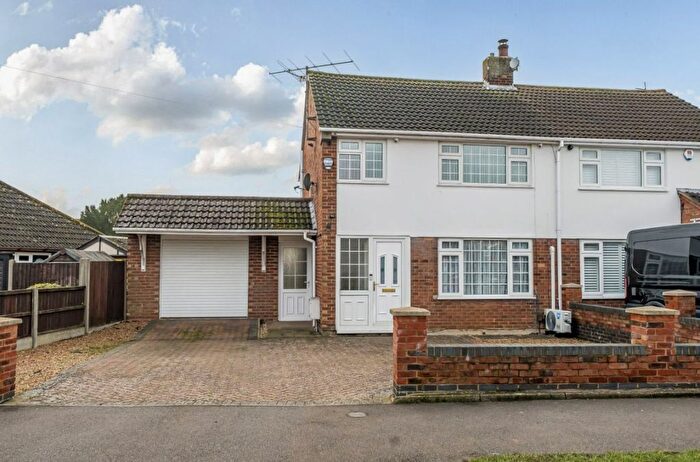 3 Bedroom Semi-Detached House For Sale In Wingfield Road, Bedford, MK43