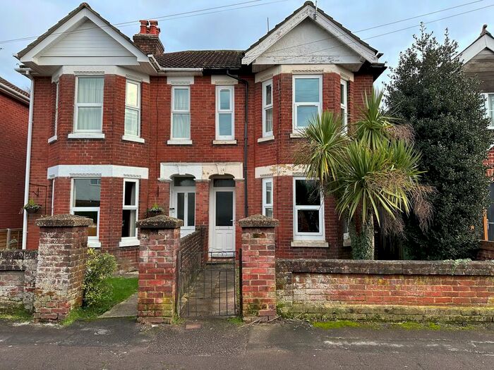 3 Bedroom Semi-Detached House To Rent In Knighton Road, Southampton, SO19