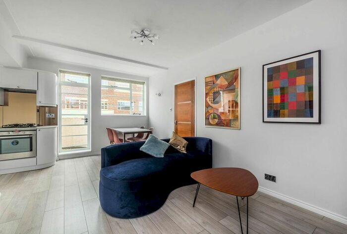 2 Bedroom Flat To Rent In Sheen Road, Richmond, TW9