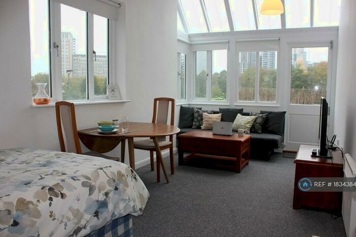 Studio To Rent In Kennington Lane, London, SE11