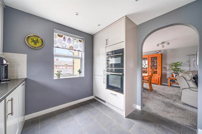 2 Bedroom Apartment For Sale In Queensgate, Maidstone, ME16