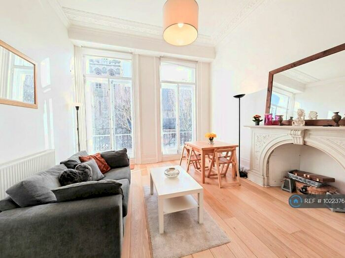 2 Bedroom Flat To Rent In Redcliffe Square, London, SW10