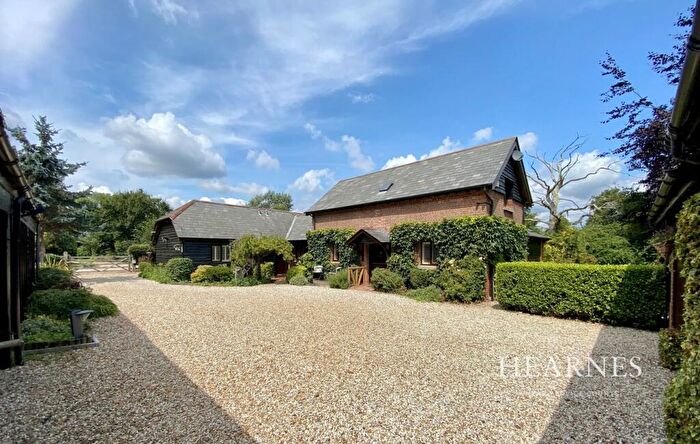 4 Bedroom Barn Conversion For Sale In Throop Road, Throop, Bournemouth, BH8
