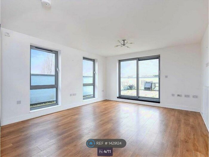 2 Bedroom Flat To Rent In St. Georges Grove, London, SW17