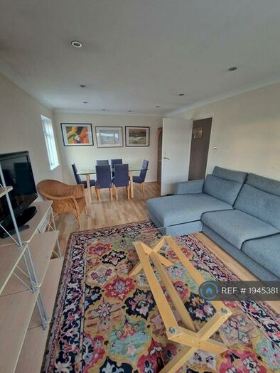 2 Bedroom Flat To Rent In Cranborne Close, Potters Bar, EN6