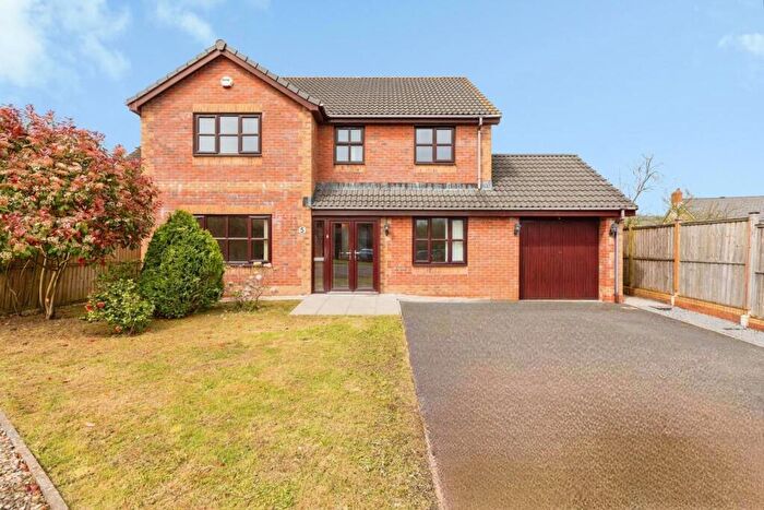 4 Bedroom Detached House For Sale In Clos Y Dderwen, Kidwelly, Carmarthenshire, SA17