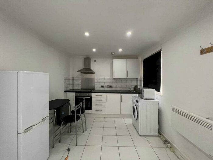 Studio To Rent In Windermere Crescent, LU3