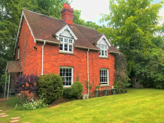 3 Bedroom Detached House To Rent In Lakeside Walk, Mongewell, Wallingford, OX10