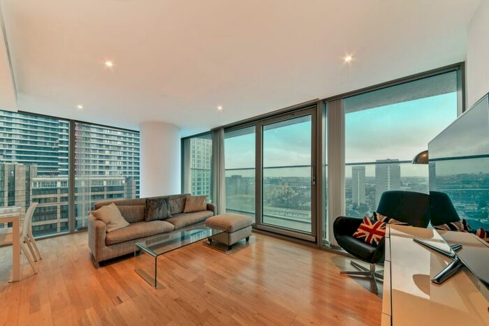 2 Bedroom Flat To Rent In Landmark East Tower, Marsh Wall, Canary Wharf, London, E14