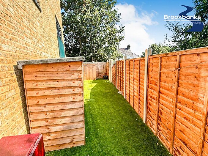 1 Bedroom Flat To Rent In Beacon Road, Chatham, Kent, ME5
