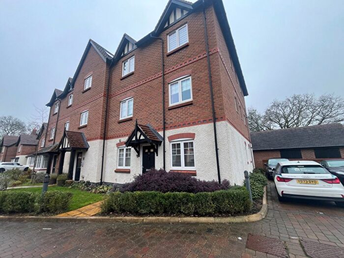 2 Bedroom Flat To Rent In Meer Stones Road, Balsall Common, Coventry, West Midlands, CV7