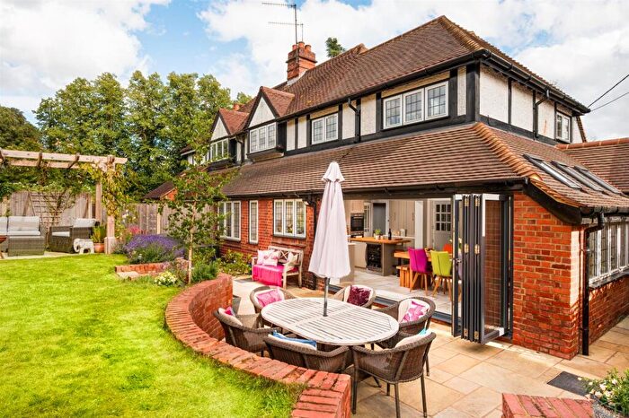 4 Bedroom Semi Detached House For Sale In Reading Road, Shiplake, Henley-On-Thames, RG9
