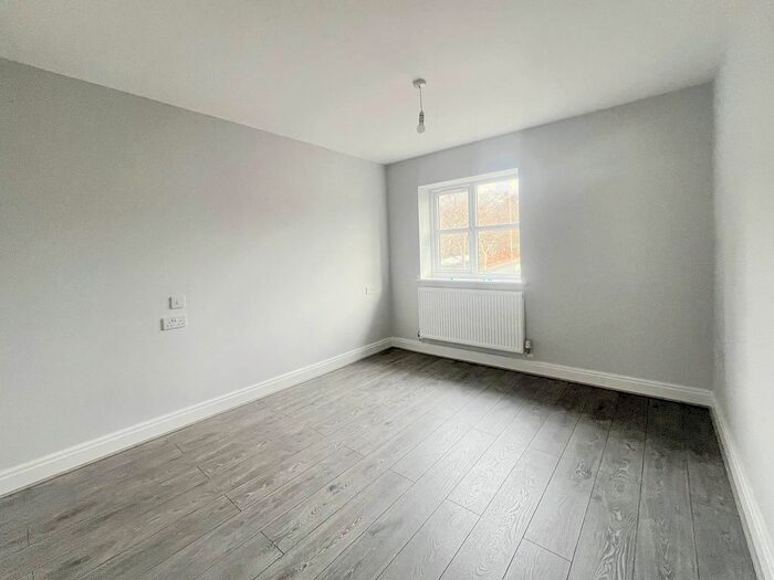 1 Bedroom Town House To Rent In Crescent Drive, Aldershot, GU12