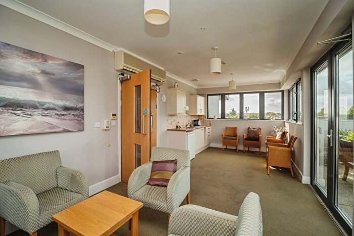 1 Bedroom Flat For Sale In Maumbury Gardens, Dorchester, DT1