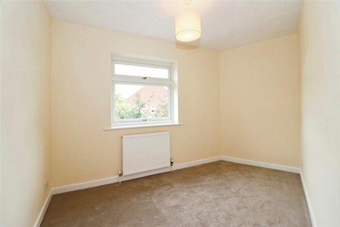 3 Bedroom Terraced House For Sale In Elizabeth Way, Mangotsfield, Bristol, BS16