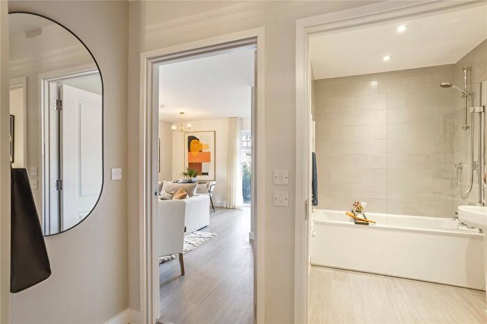 1 Bedroom Flat For Sale In Colville House, Sunninghill Square, SL5