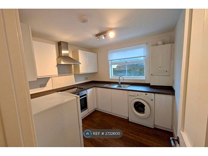 2 Bedroom Flat To Rent In High House, Battle, TN33