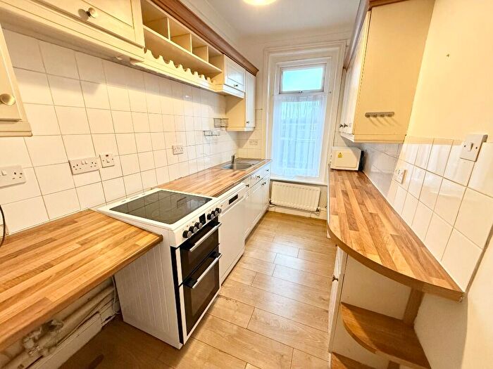 2 Bedroom Apartment To Rent In Christchurch Road, Bournemouth, Dorset, BH7